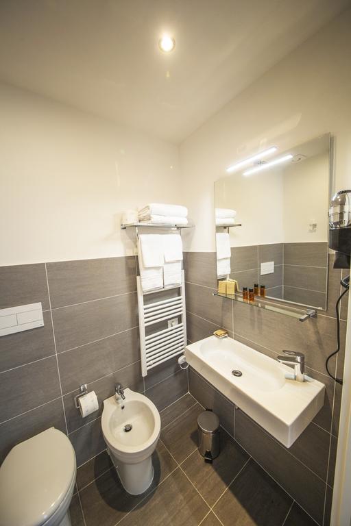 Twobros Apartment Florens Exteriör bild